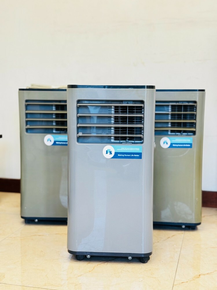 Portable Air Conditioner/Cooler - 1