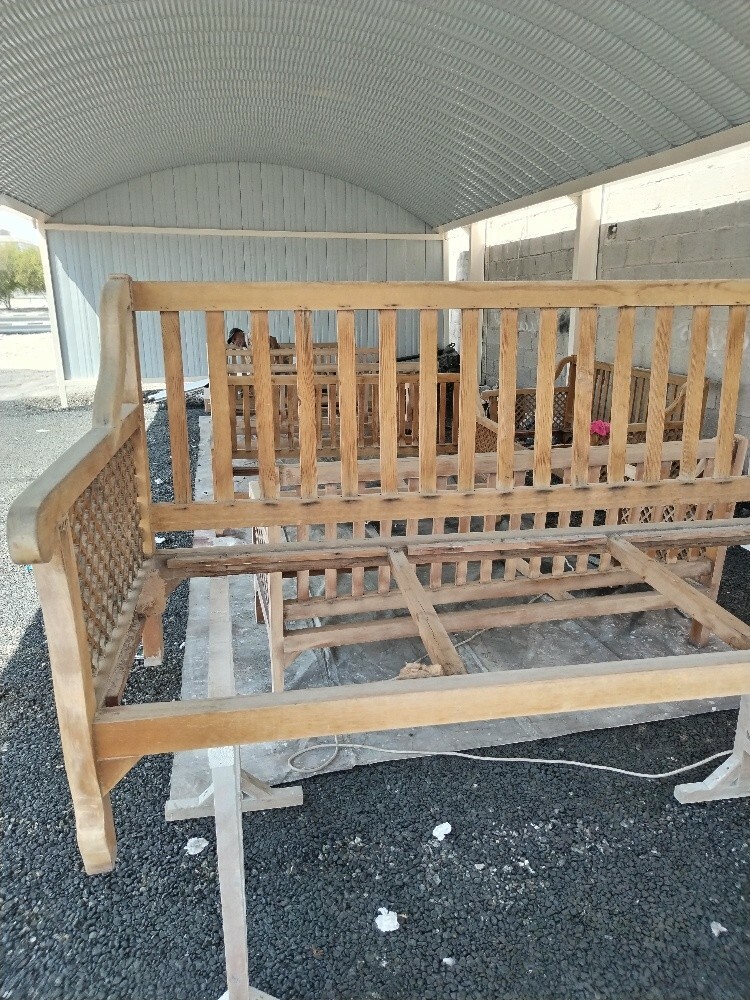 صبغ للكراسي والطاولات الخشبيه - 1