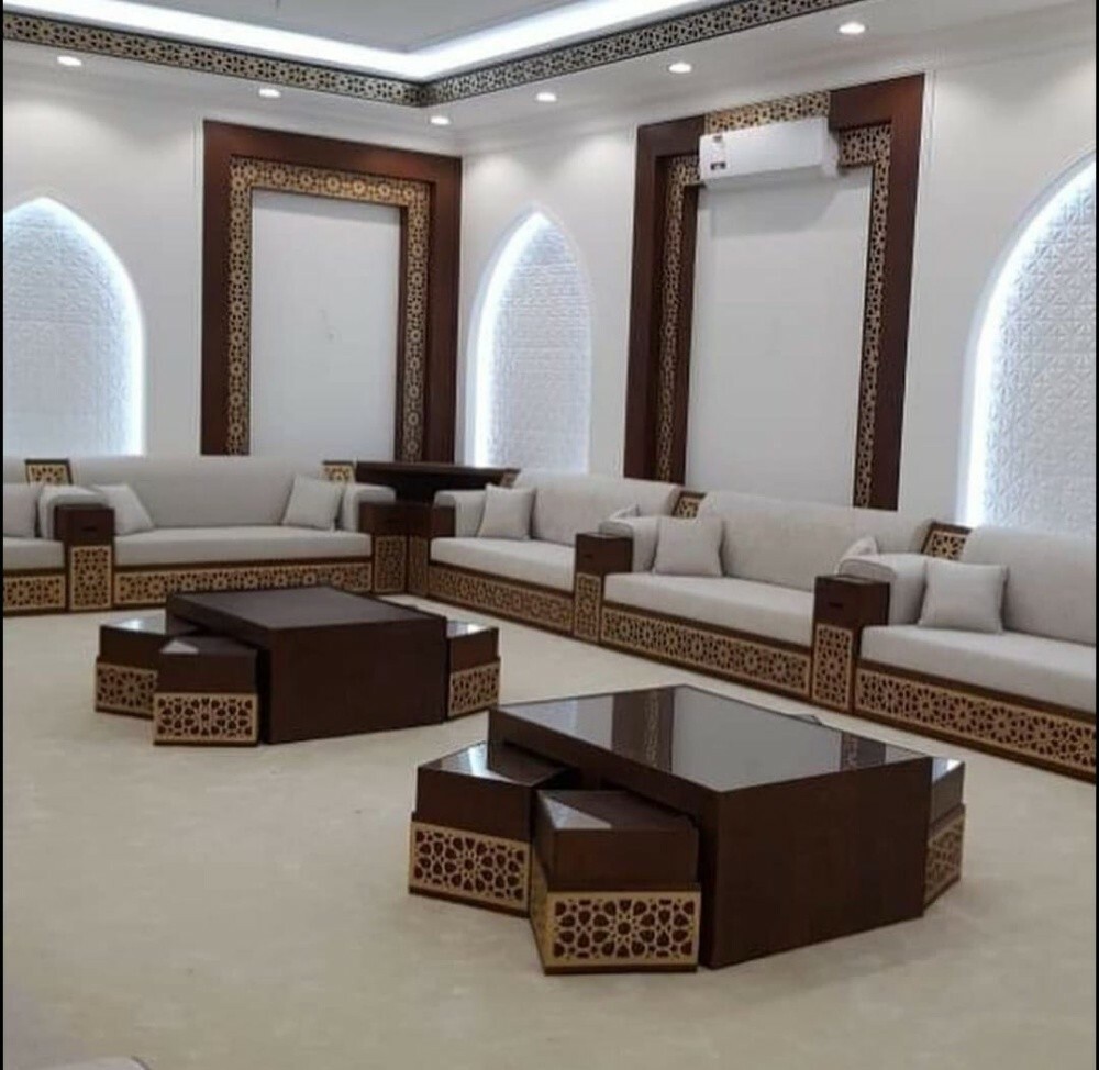 يصنع أريكة مجلس جديدة ويصلحها - 10