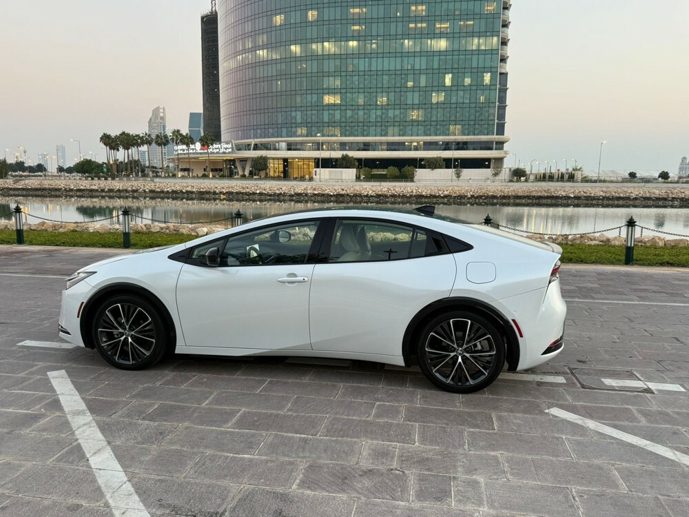 toyota prius 2024 - 2