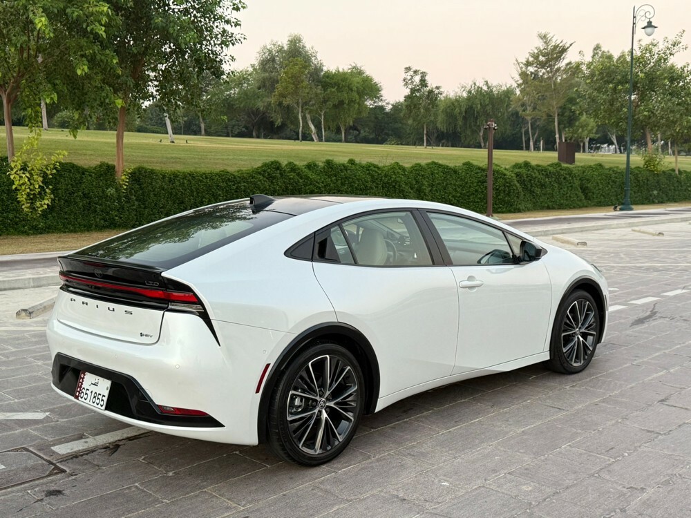 toyota prius 2024 - 4