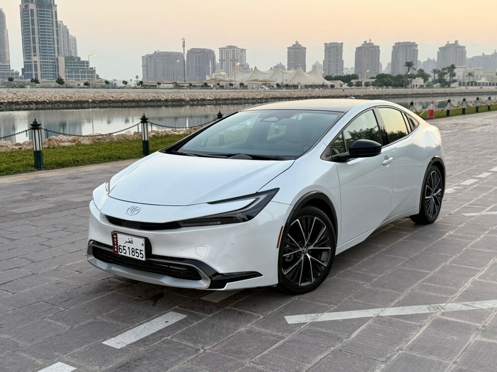 toyota prius 2024 - 1