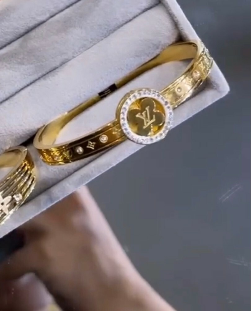 Louis Vuitton - 2