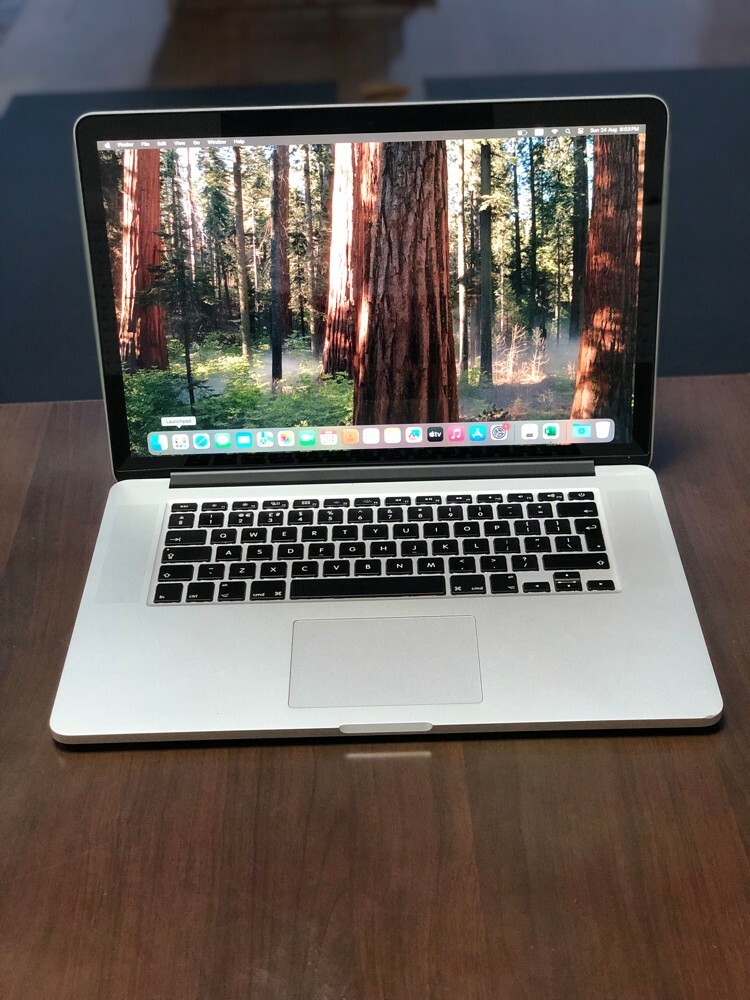 MacBook Pro core i7 15.4’inch - 1