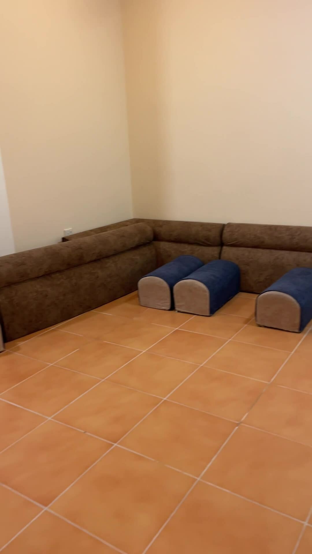 Arabic seat 20 meters, very clean - 1