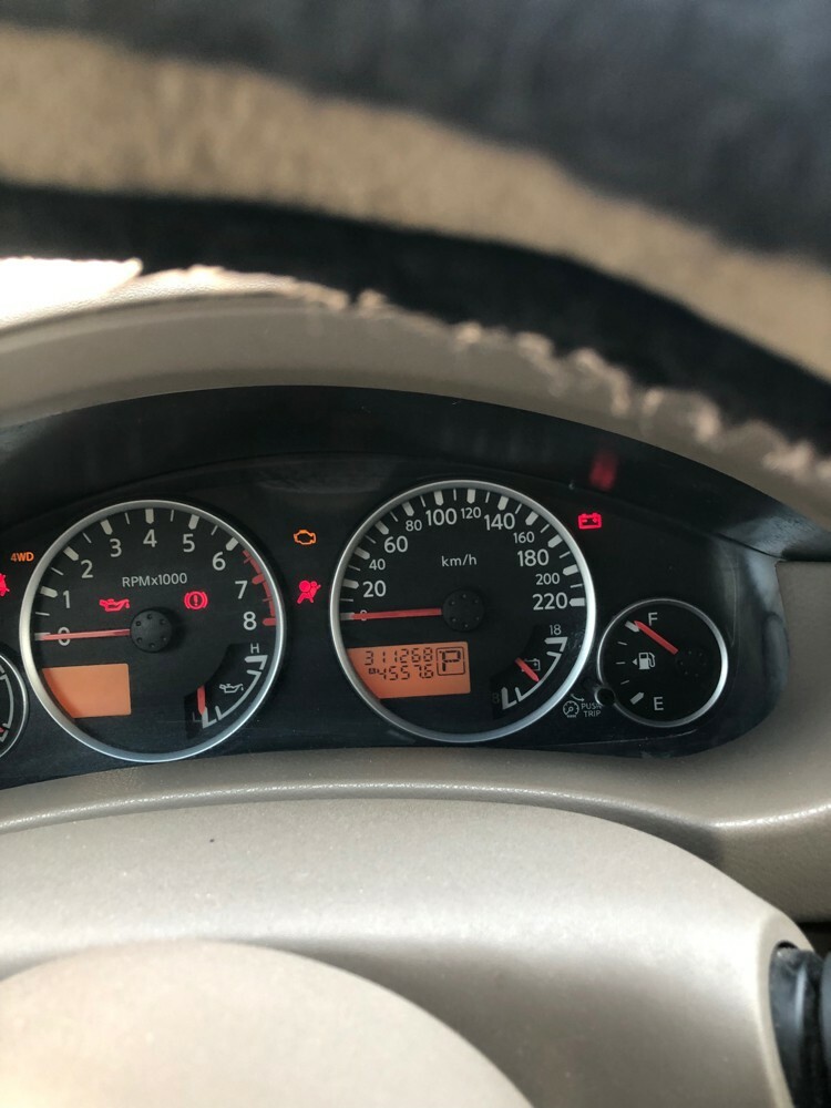  Nissan Pathfinder SE - 2