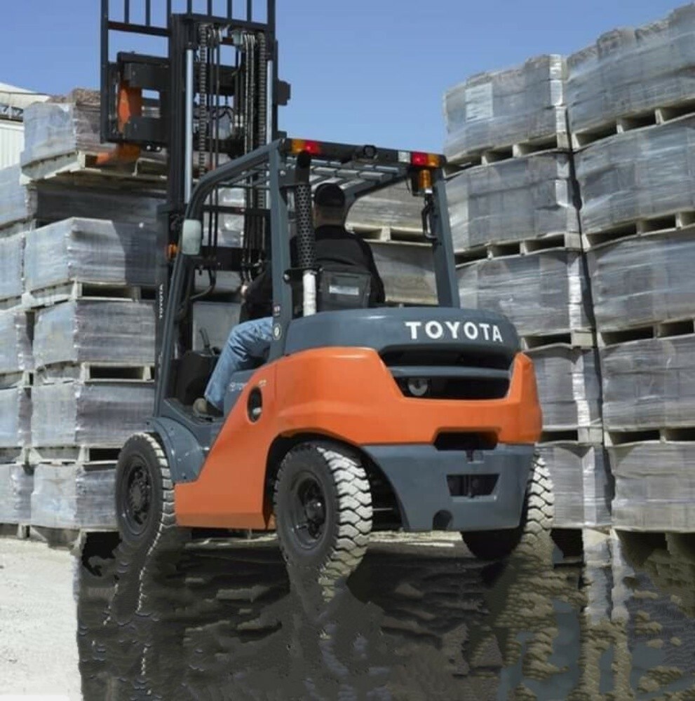 Forklift rental 74703582 - 1