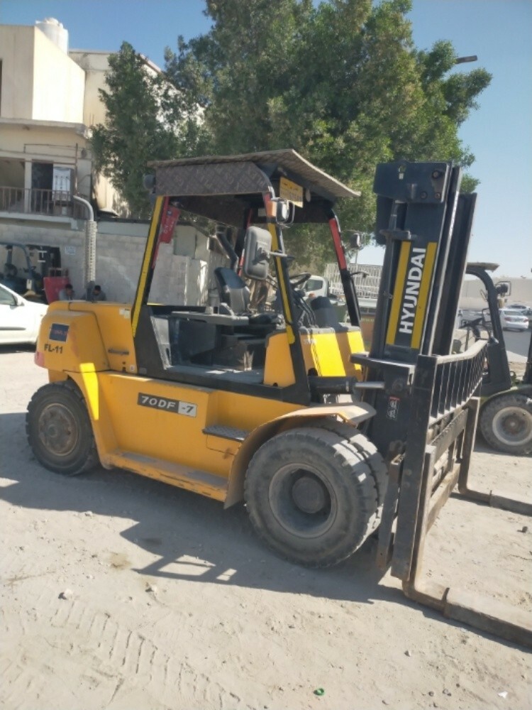 Forklift rental 74703582 - 3