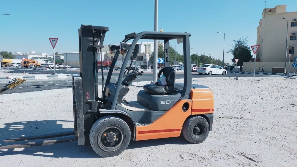 Forklift rental 74703582 - 5