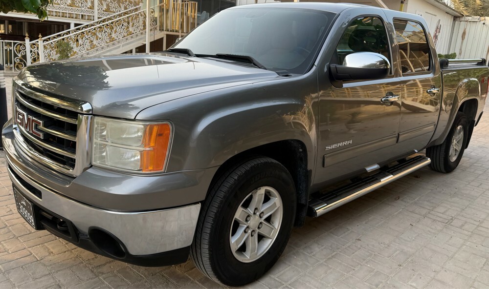 GMC Sierra pickup 2012 - 1