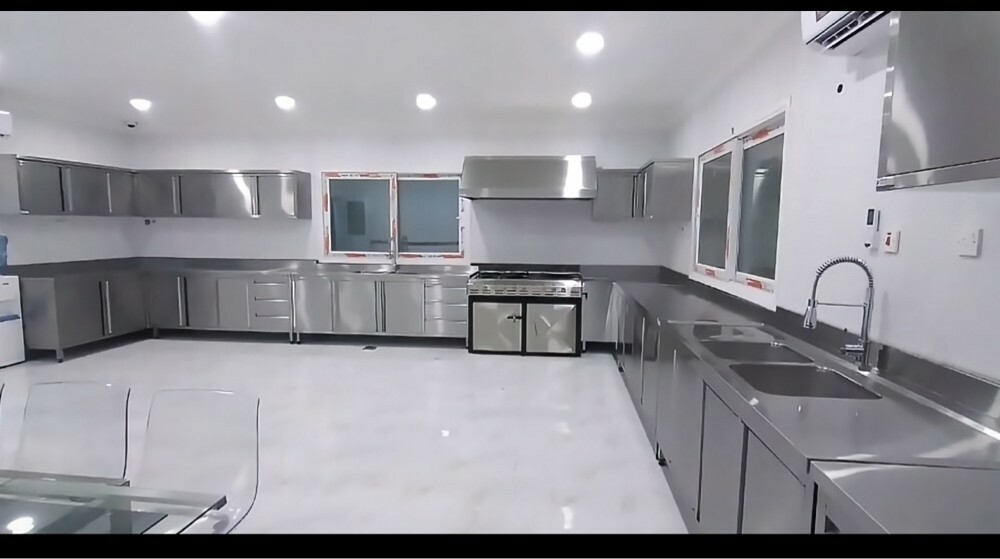 Full kitchen  - 8