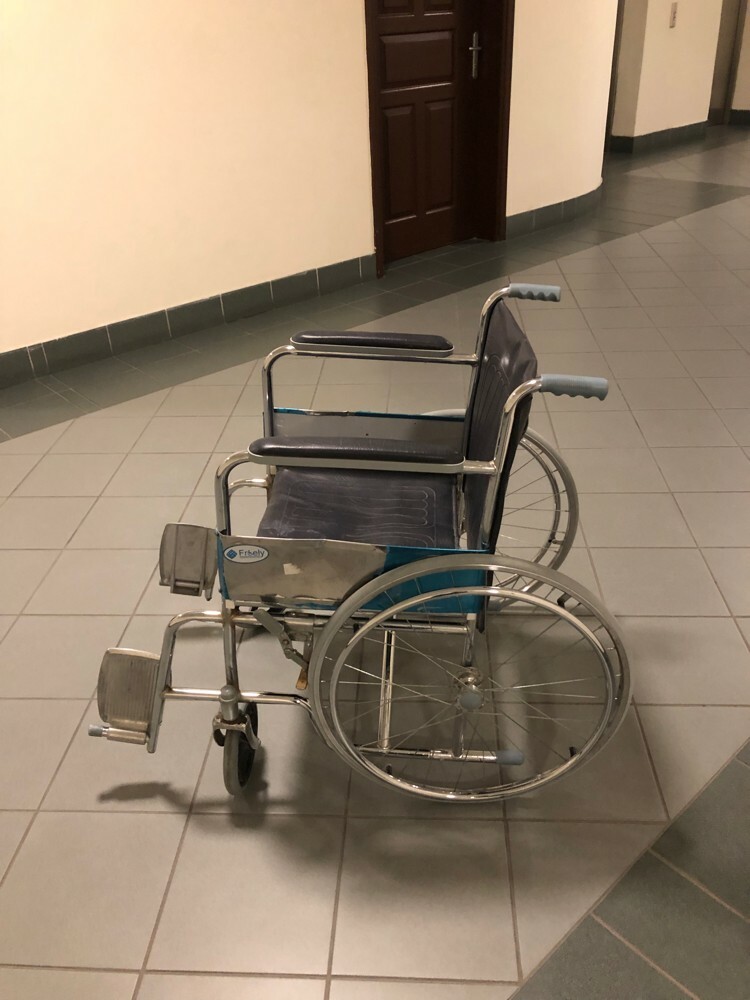 كرسي متحرك بحالة ممتازة  - 2