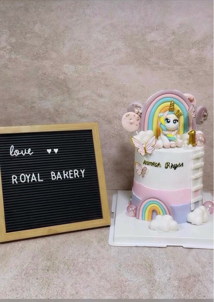 customized cake - 18