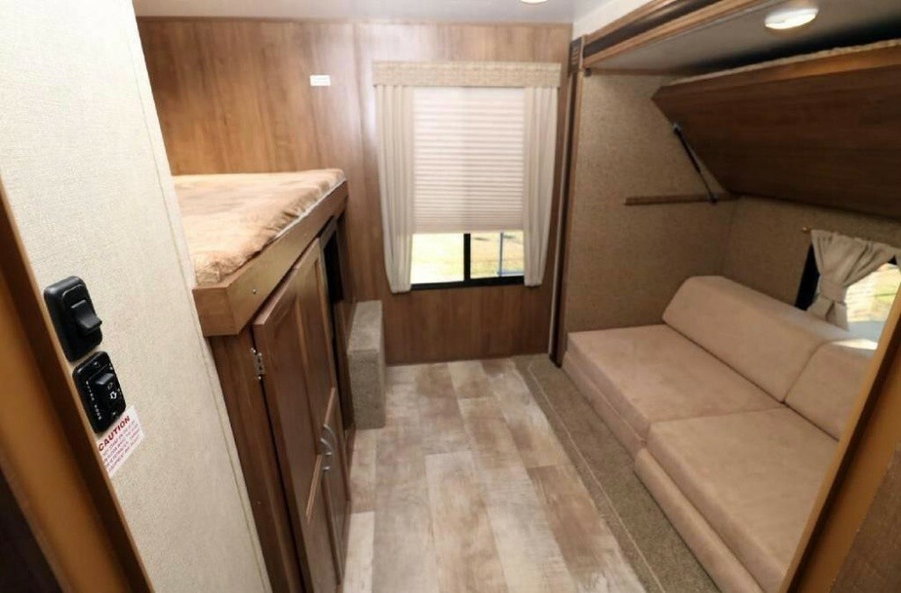 American Caravan - 8