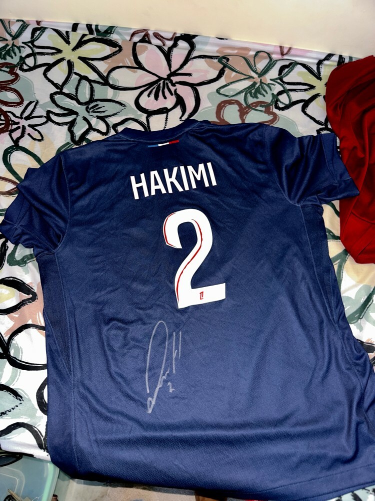 Hakimi signed PSG jersey - 1