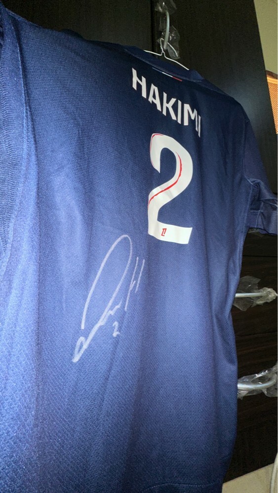 Hakimi signed PSG jersey - 11
