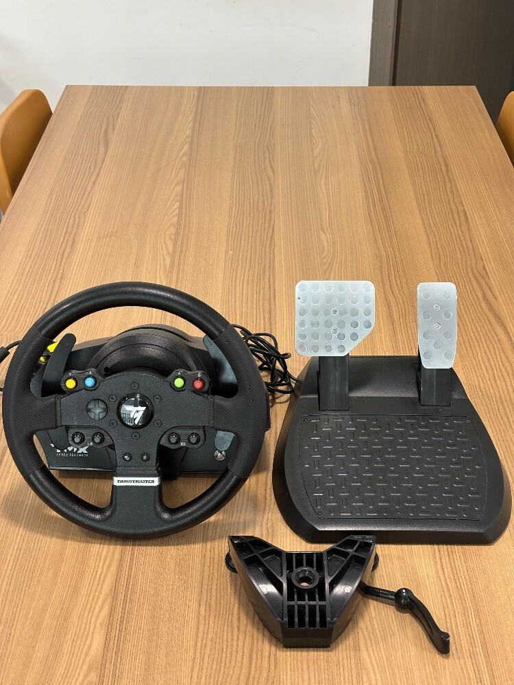 Xbox ones with steering wheel - 3