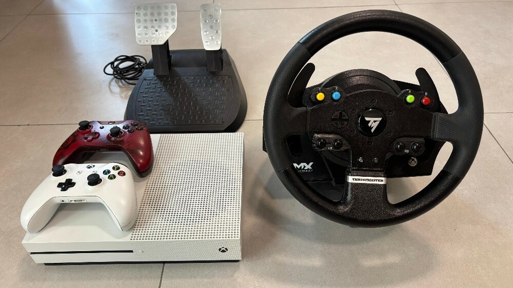 Xbox ones with steering wheel - 1