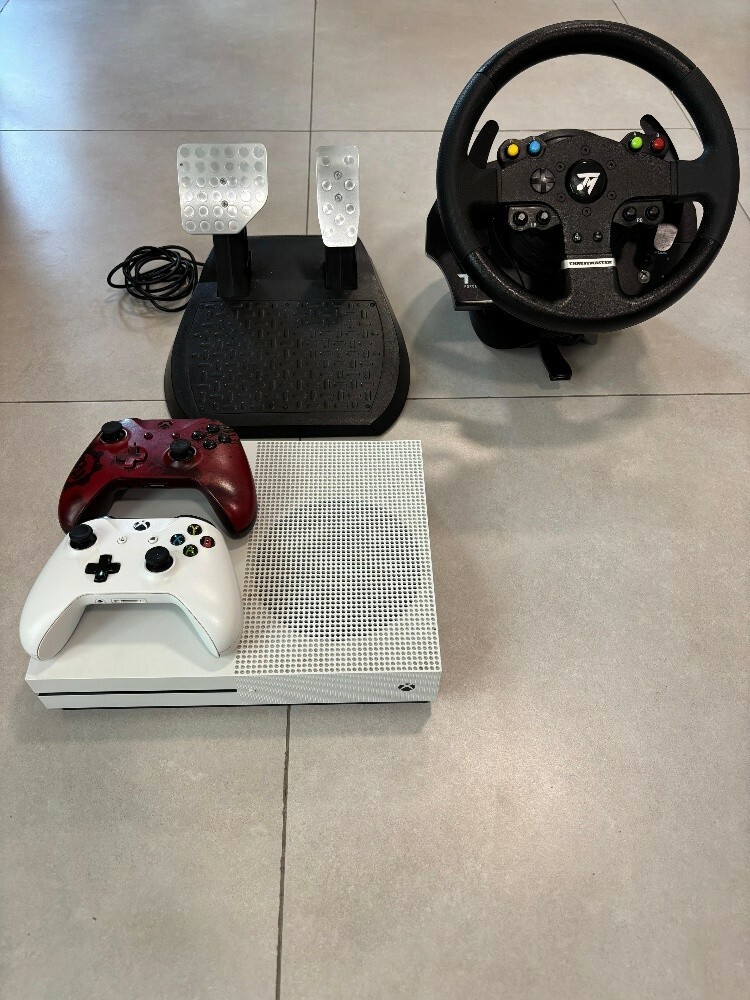 Xbox ones with steering wheel - 2