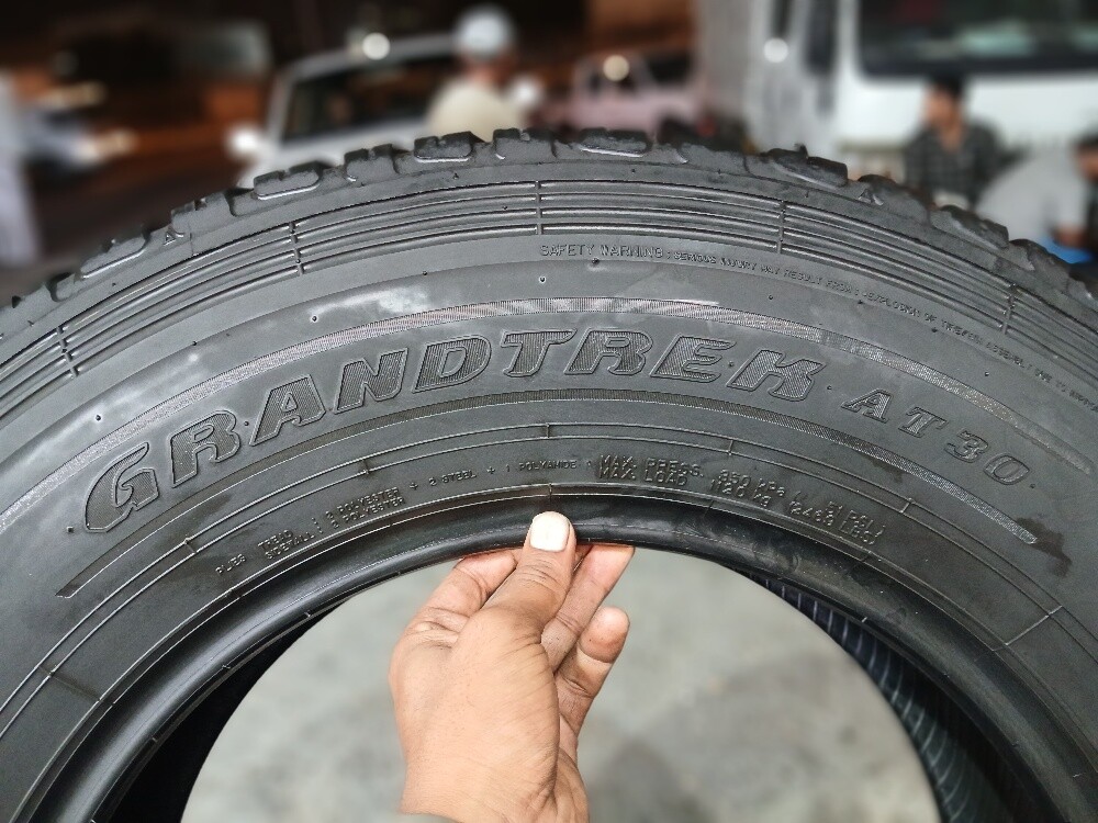 245/75/R17.Dunlop Brand - 6