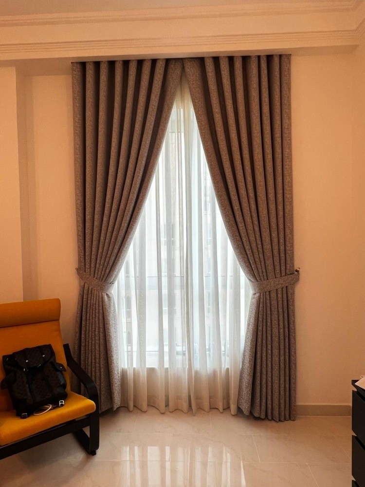 Curtains and wallpaper - 1