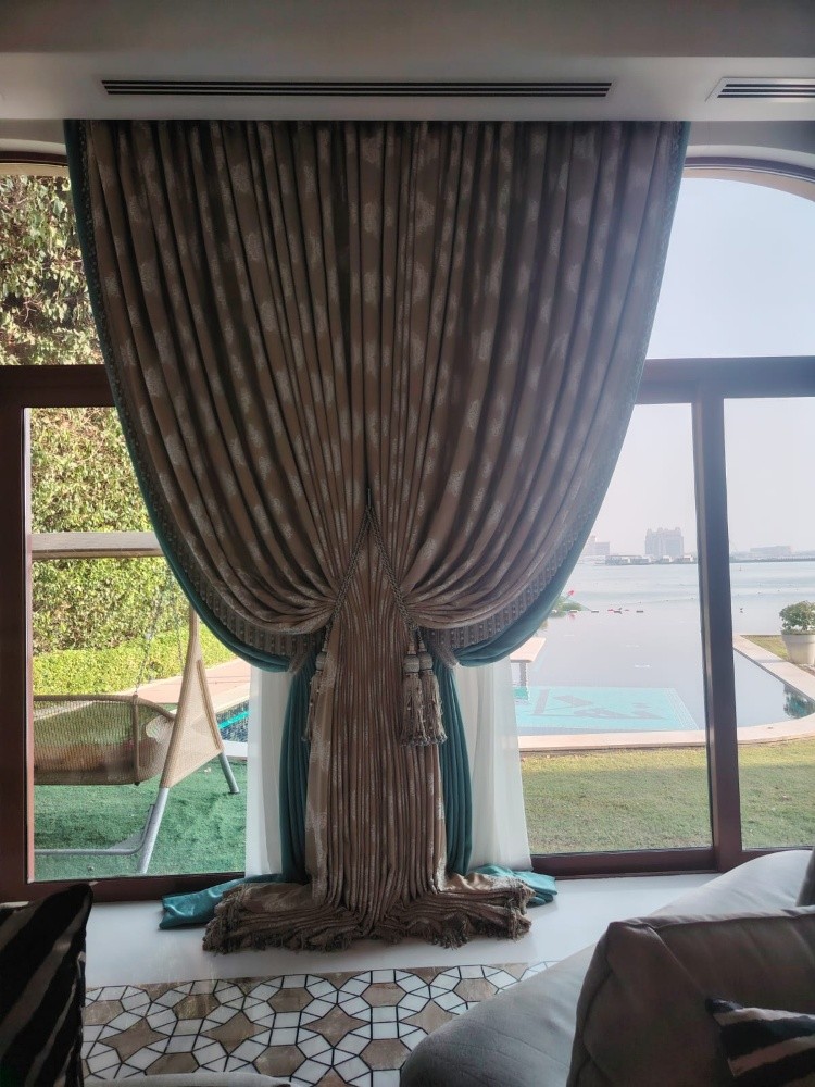 Curtains and wallpaper - 9