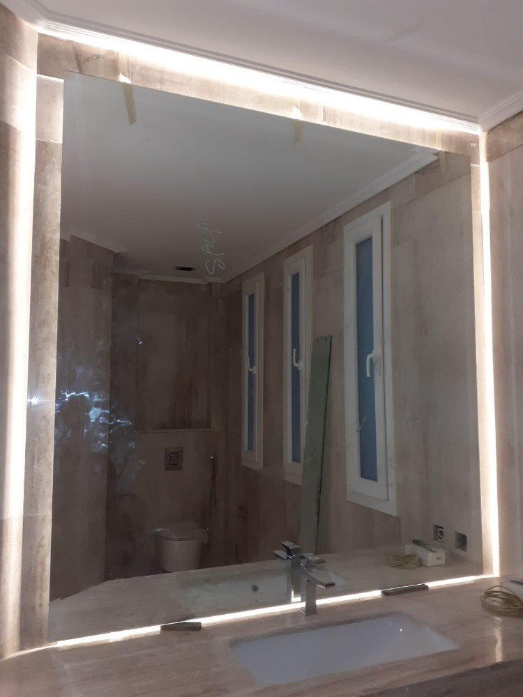 Mirrors and showers - 7