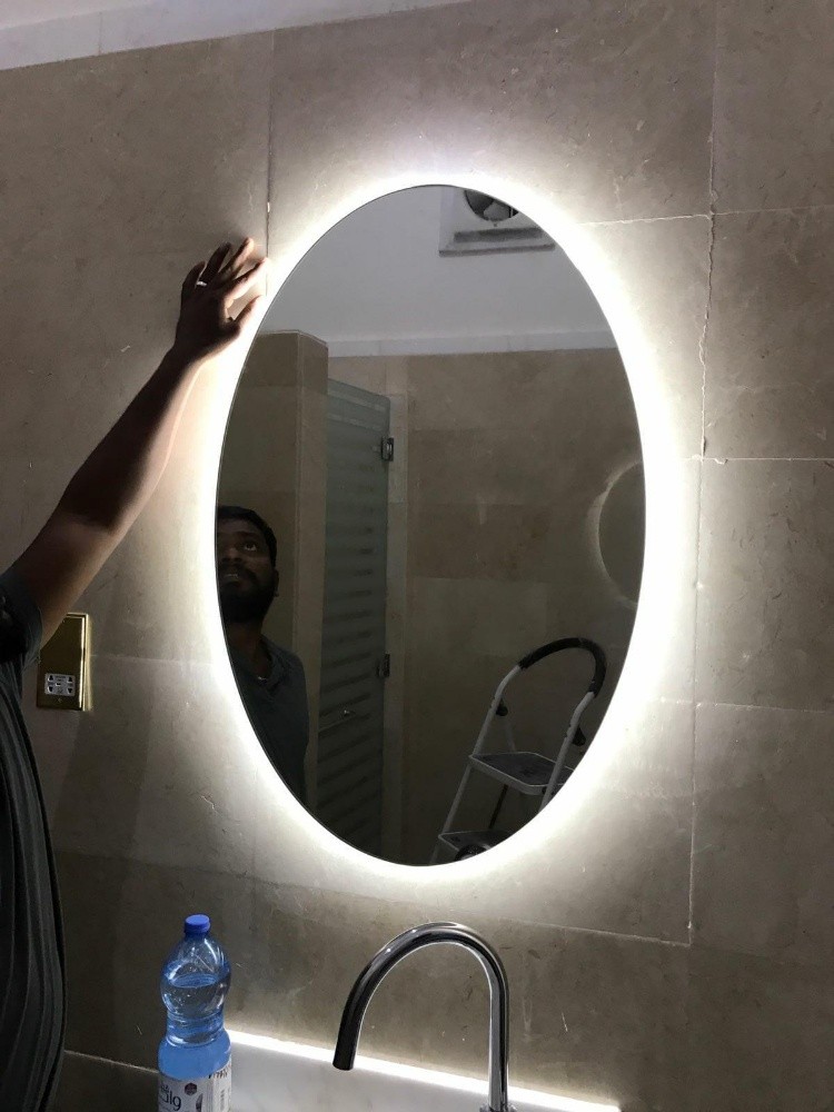 Mirrors and showers - 9