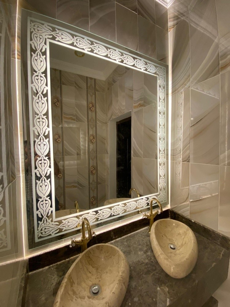 Mirrors and showers - 1