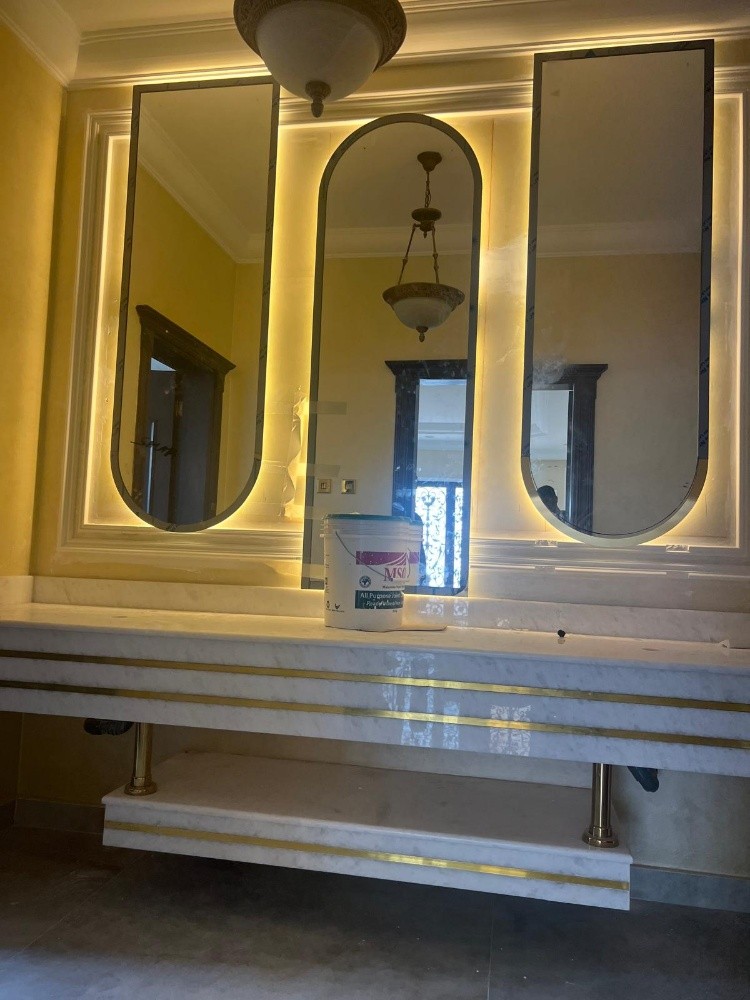 Mirrors and showers - 8