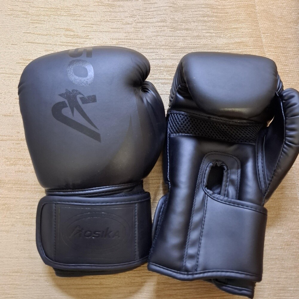 BOXING GLOVES NEW - 1