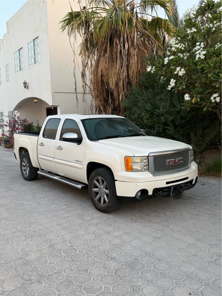 GMC sierra Denali - 1