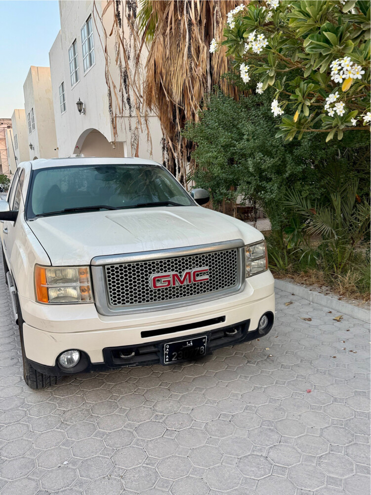 GMC sierra Denali - 2