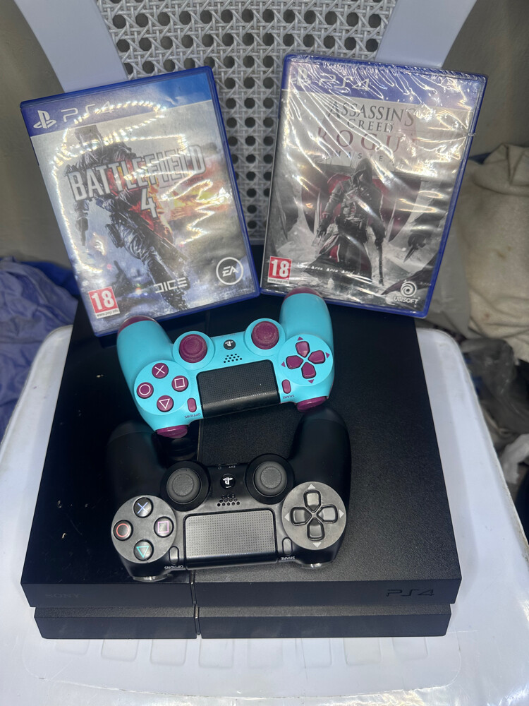 play station 4 - 1