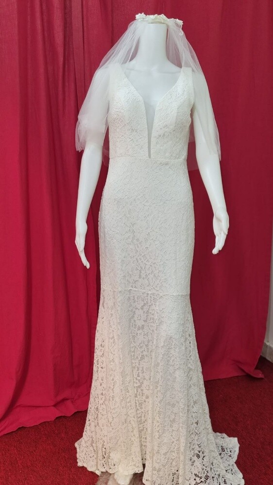 Brand new wedding dress for rent - 8