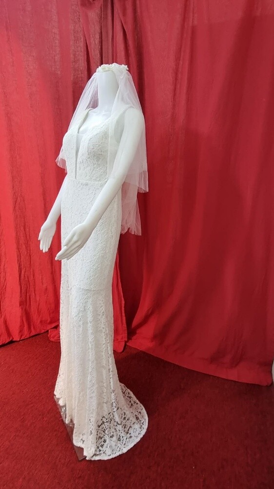 Brand new wedding dress for rent - 9