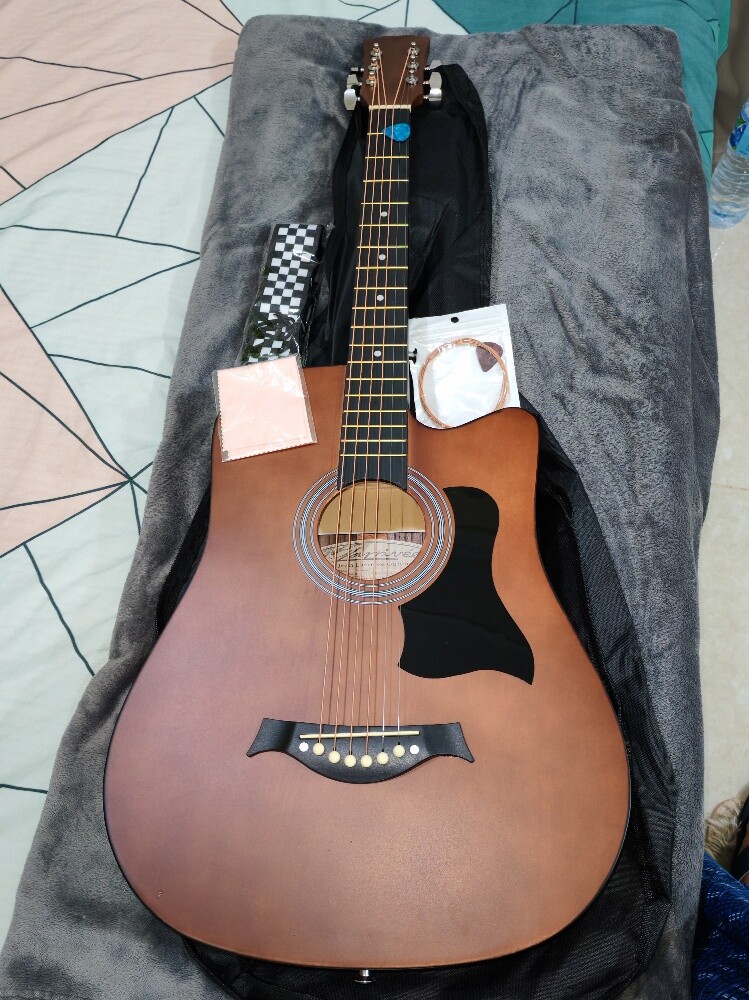 GUITAR Brand new - 6
