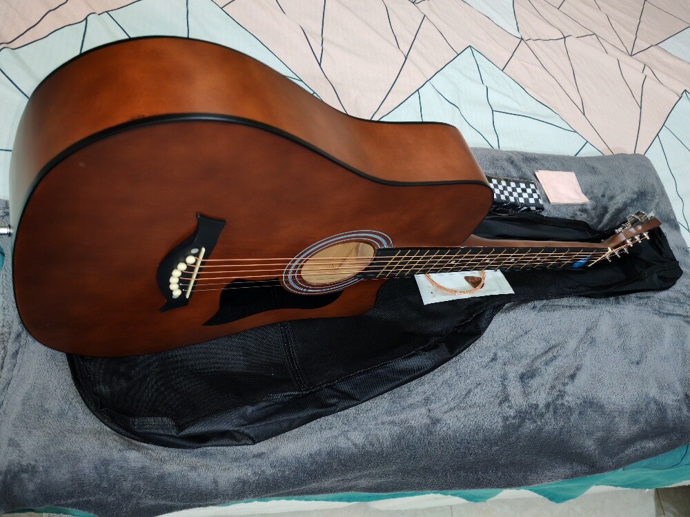 GUITAR Brand new - 9