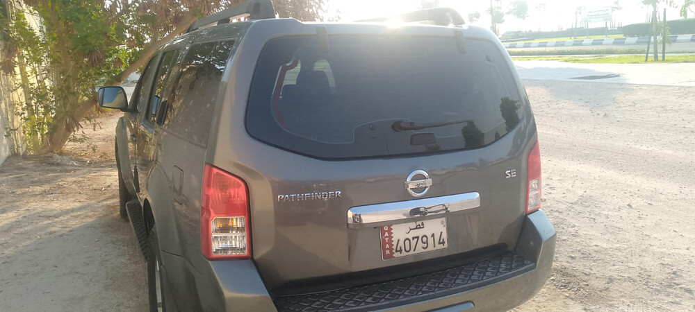  Nissan Pathfinder SE - 3