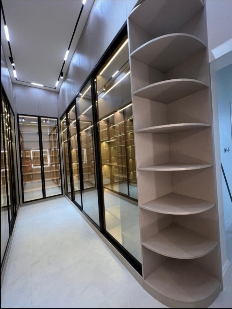wardrobe, sofa, curtains, carpet. - 17