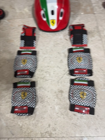 Ferrari roller skates with gear - 2