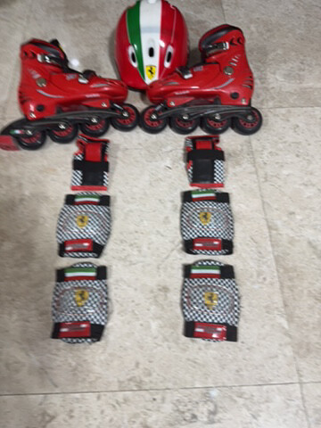 Ferrari roller skates with gear - 1
