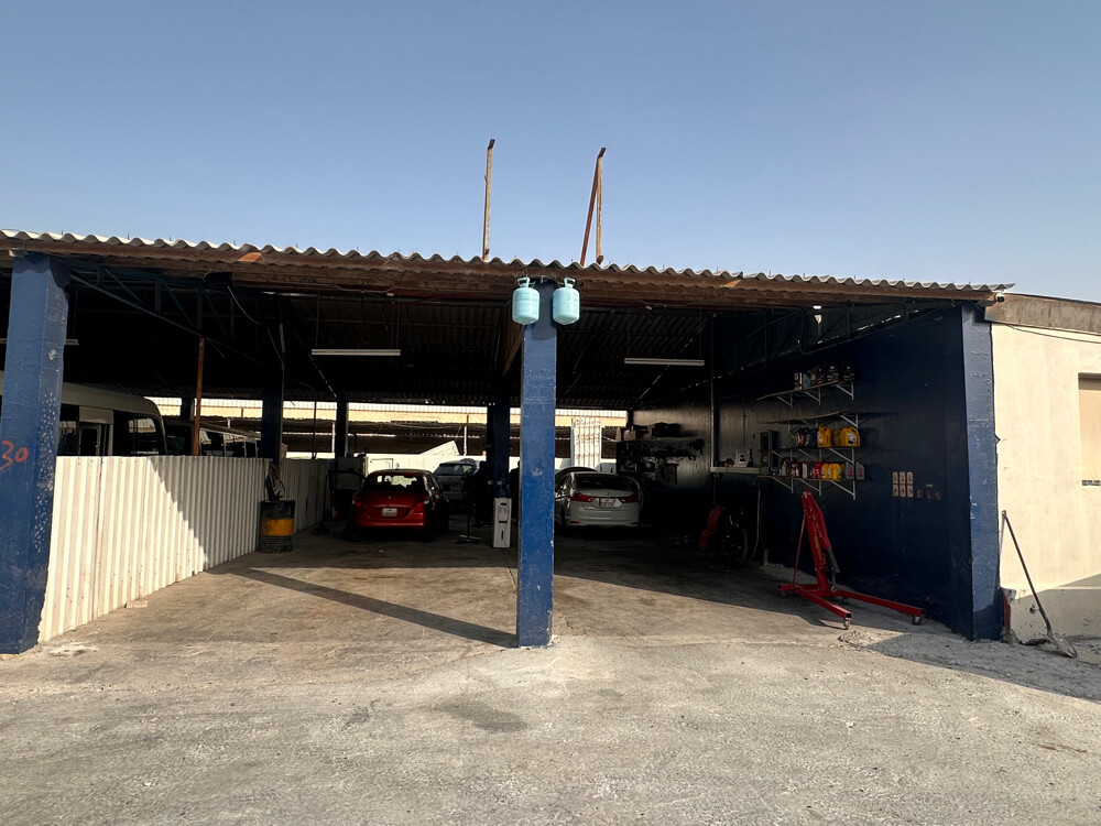 Geraj space available 31547793 - 1
