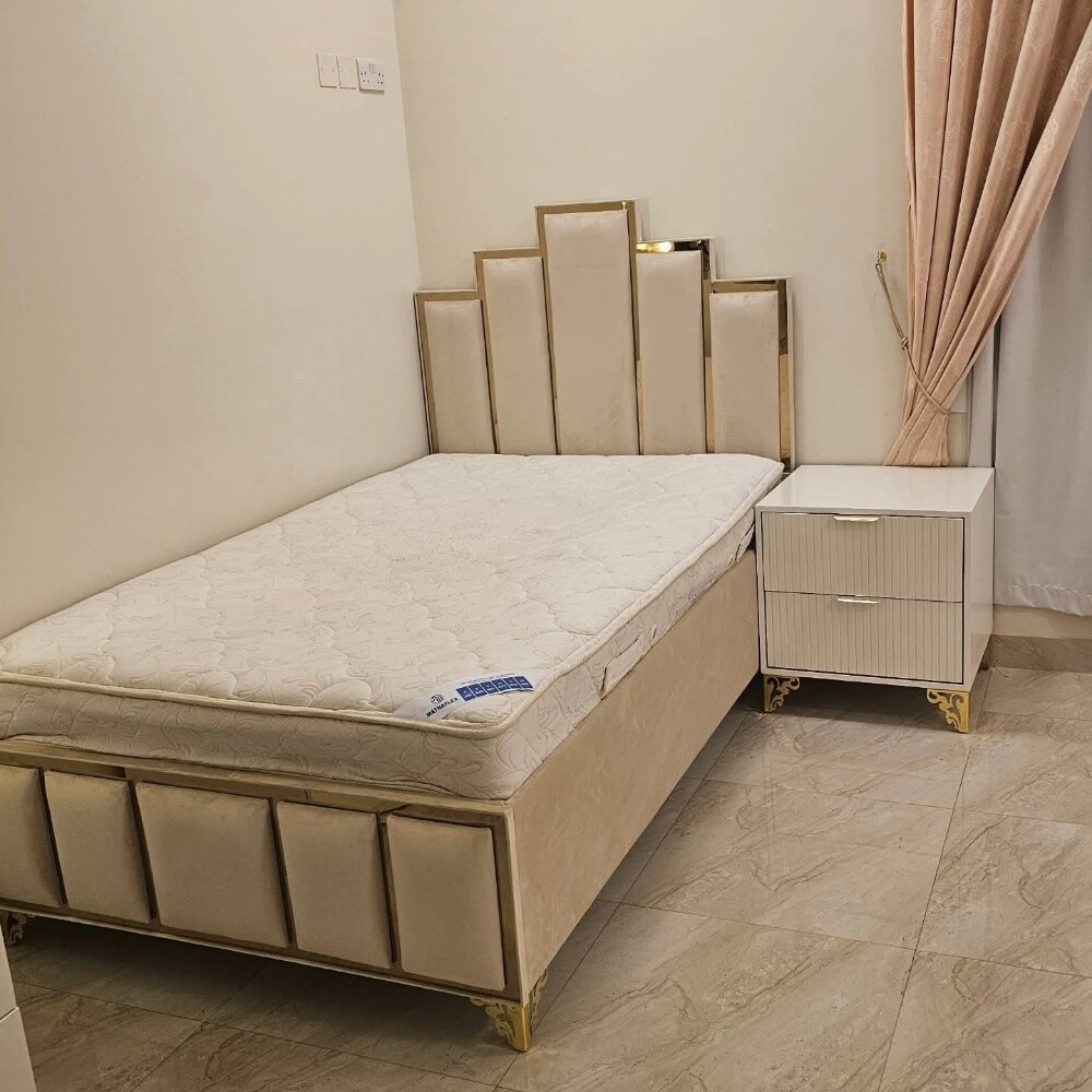 سرير، مرتبة، خزانة - 1
