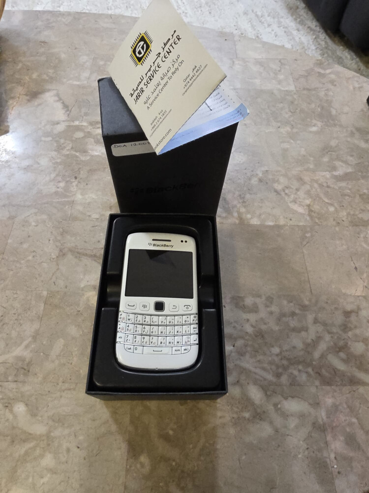 For sale a new BlackBerry mobile - 6