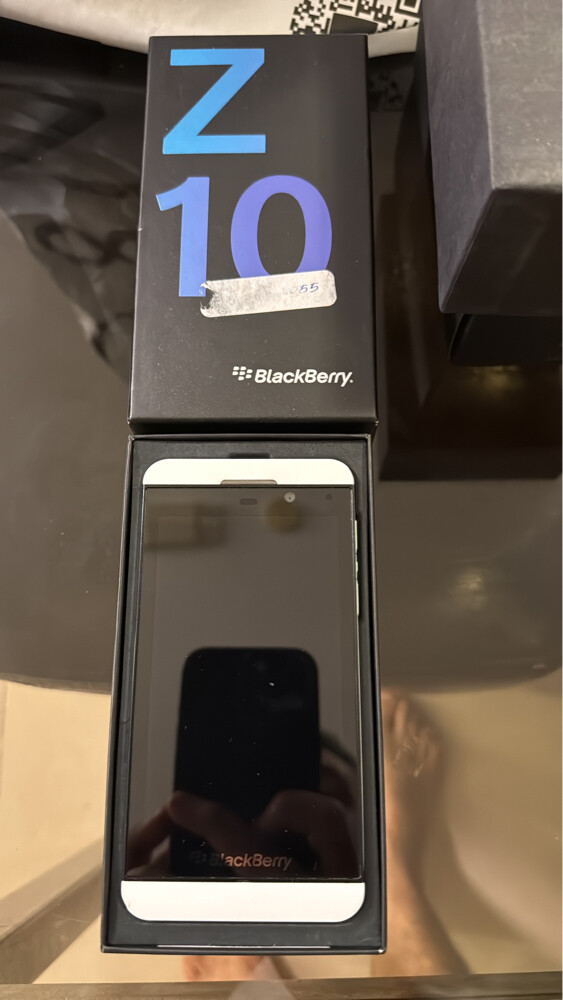 For sale a new BlackBerry mobile - 4