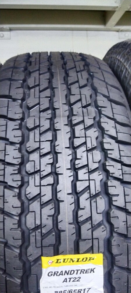 DUNLOP  285/65/17 - 1