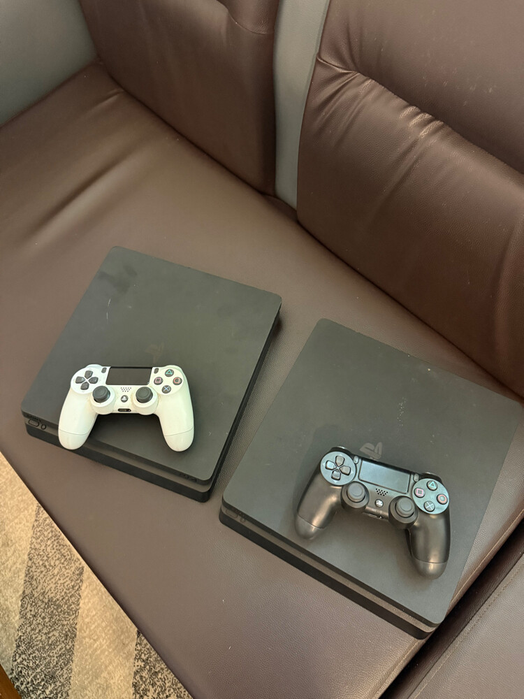 ps4 slim 500gb&1tb mint used - 1