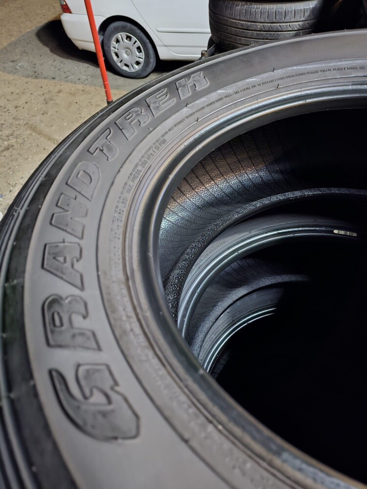 265-65-17,,,Dunlop brand - 7