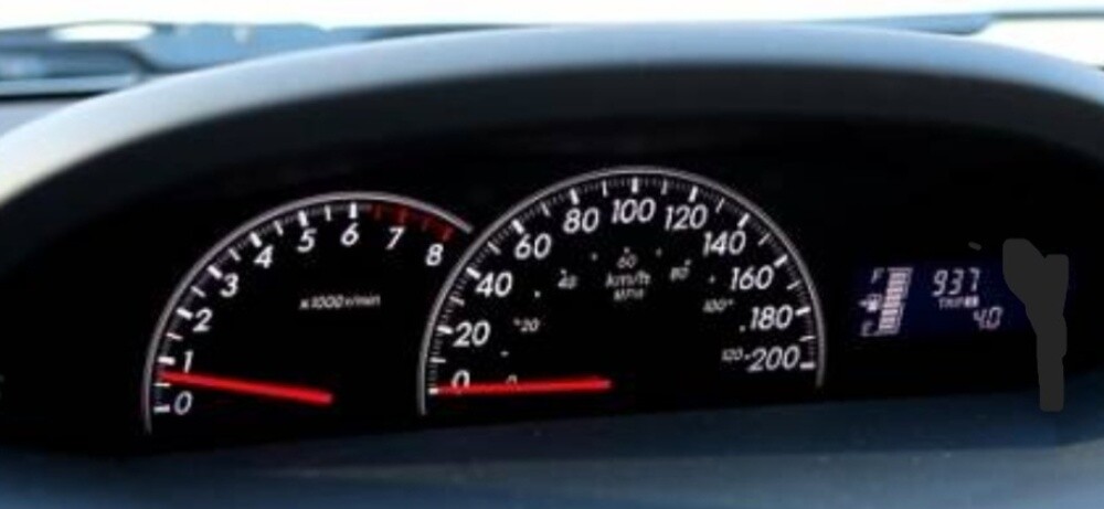 Toyota yaris 2006/2012 speedomete - 1